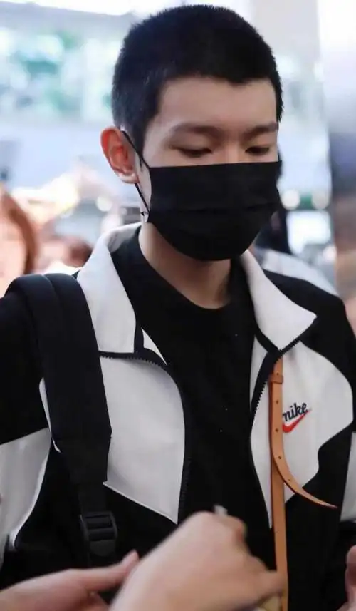 男星寸头大比拼:易烊千玺吴亦凡领衔,谁家爱豆的颜值最能打?