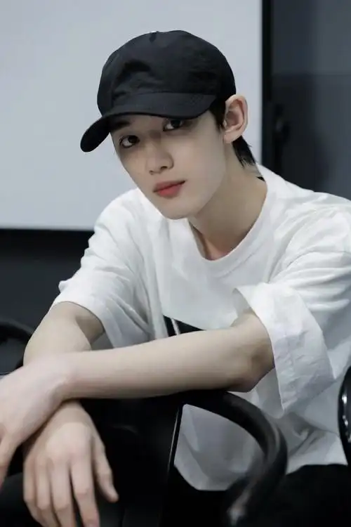 国宝级美少年,唱跳rap样样精通,无论是现代装还是古装都是一绝!