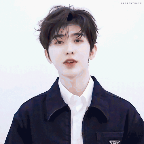 看起来好乖啊    好可爱呀    这小表情真的好爱    @蔡徐坤