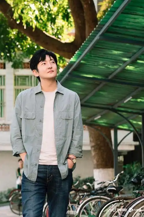 《追光的日子》开播,郭京飞:高考很重要,但未来人生更重要