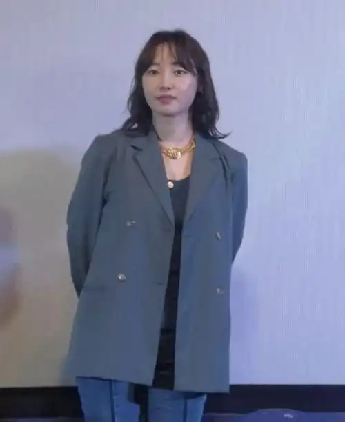 白百何在采访中直言,最胖的时候是134斤,别的女演员超过90斤都接受不