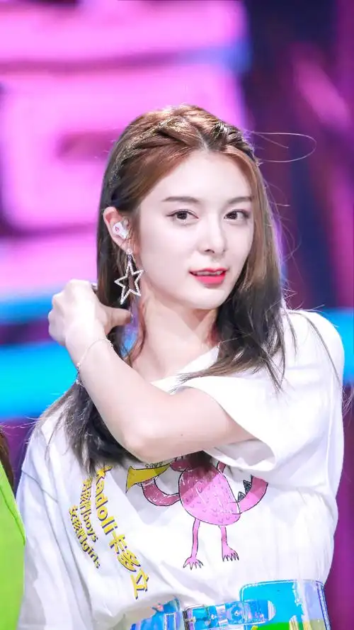 简介:傅菁创造101最新高清图片,分享一组傅菁图片给大家,图中的明星