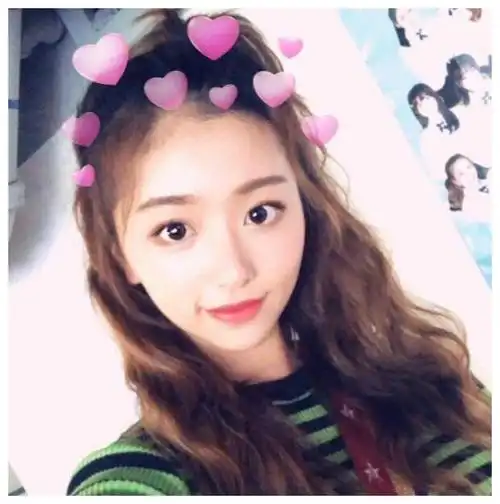 孔雪儿的颜值长在审美上,少女时期旧照流出,从小就是一张女团脸