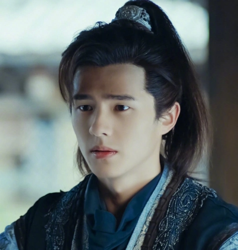 男星古装高马尾造型:王一博《有翡》路透照曝光,罗云熙白衣胜雪