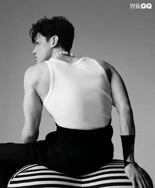 白敬亭出身怀柔并不怀柔腹肌帅哭网友头脑清醒人更性感