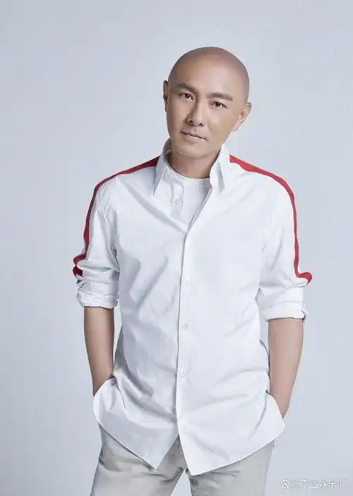 张卫健:三次婚礼娶同个女人,58岁不肯要孩子,他如今过的怎么样