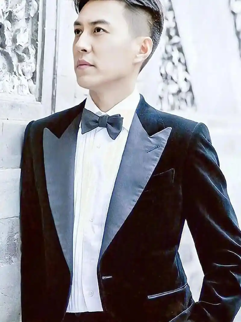 靳东是一个很帅幽默爽朗大方得体的人!#商潮难舍难分#帅哥 # - 抖音