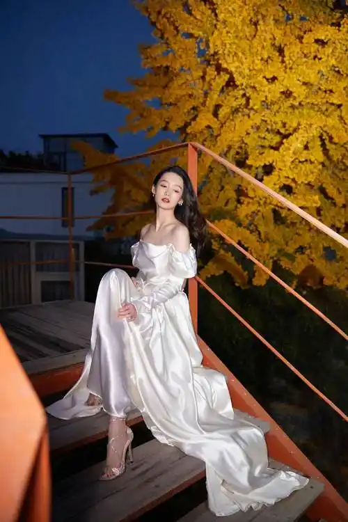 女星李沁公主写真:秋色正浓,美人正好_李沁_秋色_公主