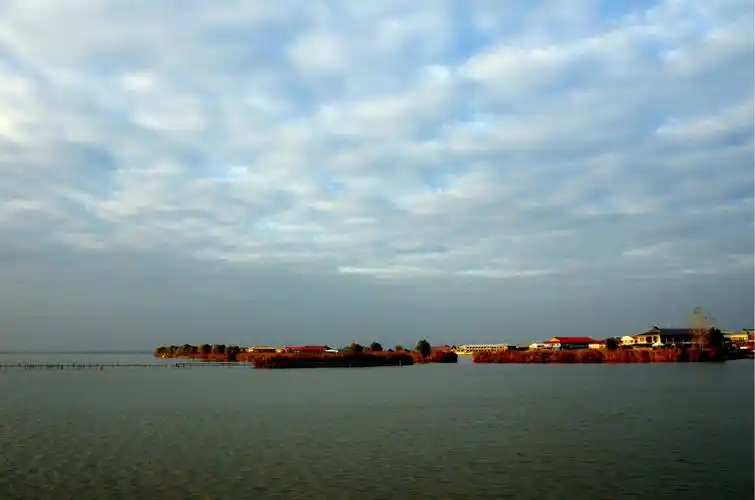 夕阳西下长荡湖