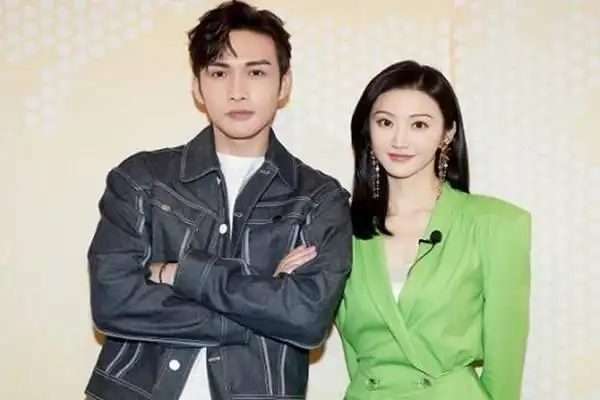 张彬彬私下牵景甜 张彬彬女朋友是景甜吗?-图片大观-奇异网