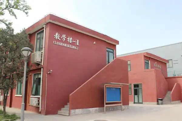 学校主教学楼