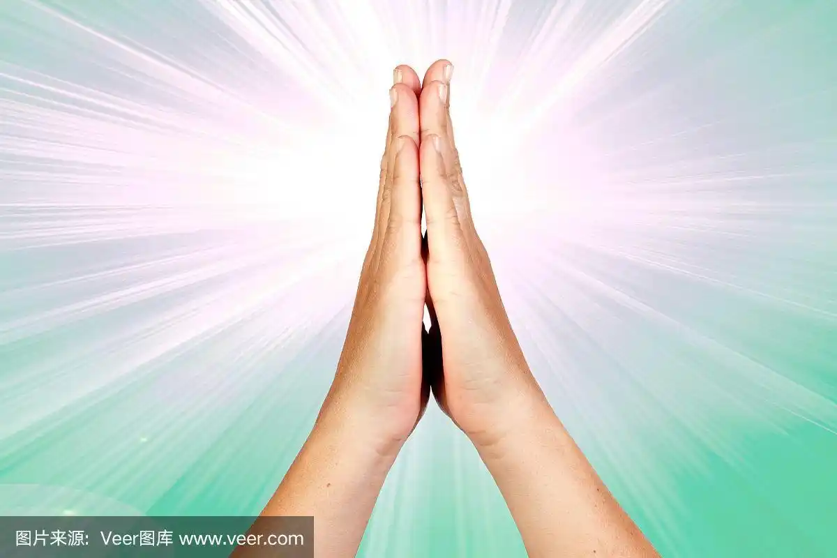双手合十祈祷