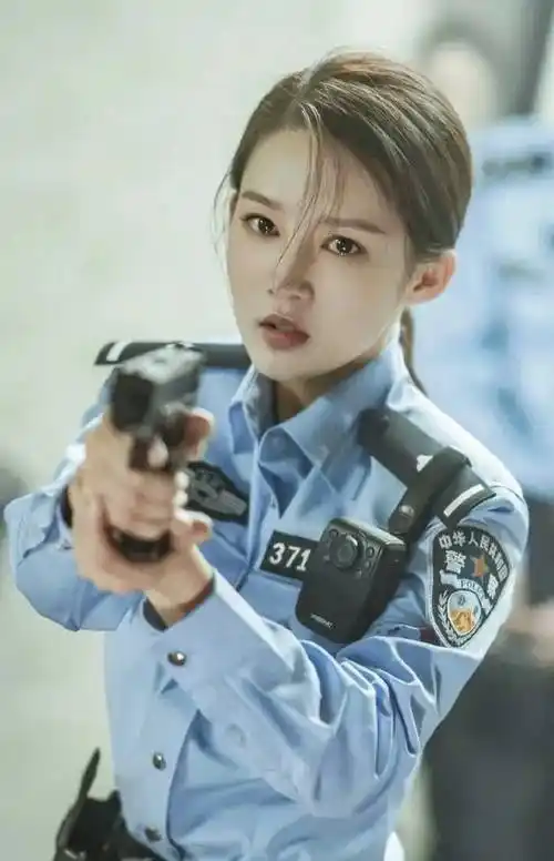 警花照",把颜丙燕和杨幂等人放在一起看,差别就出来了_造型_警服_角色