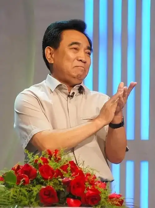 老戏骨鲍国安:70岁与患难妻子相伴一生,称杨钰莹不是我的儿媳