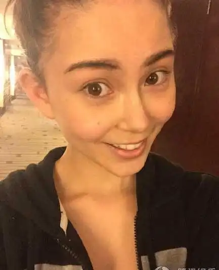 昆凌晒素颜自拍性感的无可救药