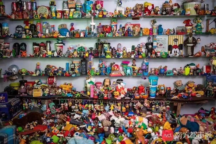 载入吉尼斯世界纪录!菲律宾男子45年攒2万个快餐店玩具