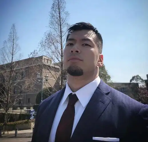 81米的身高体重常年维持在90公斤左右,taro就是小编口中的男友力爆棚