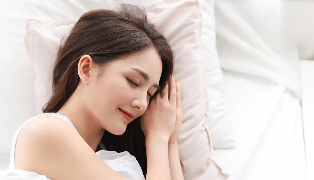 美丽的女人在睡觉