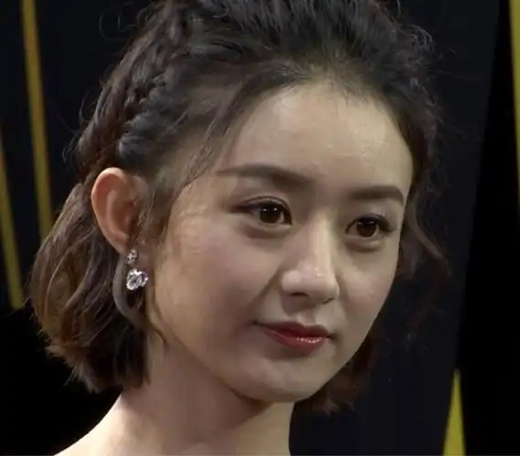 芭莎慈善夜就像是在演甄嬛传,抢c位,前任现任大pk亮瞎你的眼