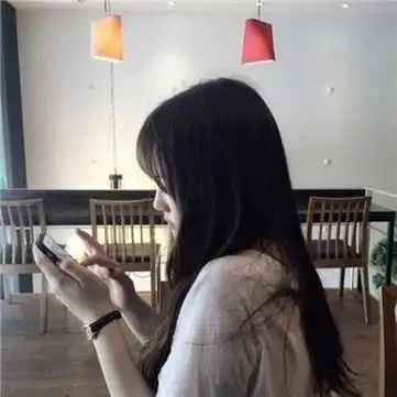 女生唯美背影长发头像2021精选回忆占据了我生命所有时间