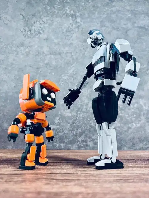 积木三个机器人