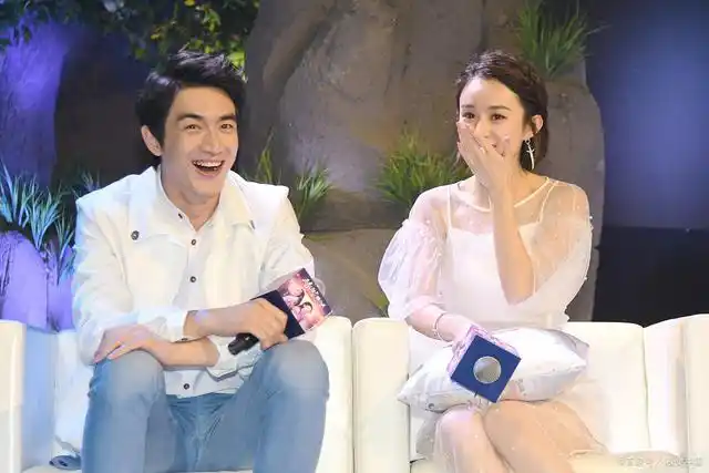 林更新和赵丽颖配一脸