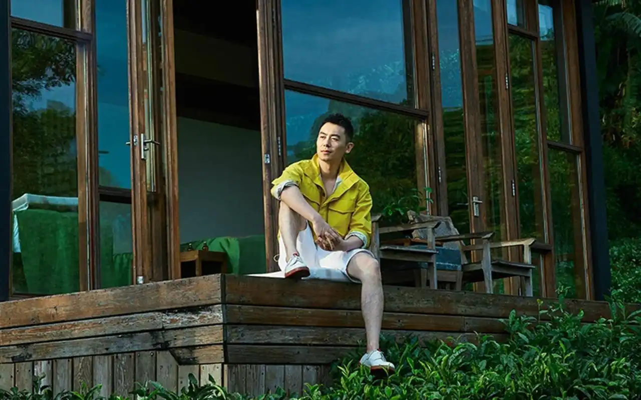 朱亚文旅游高清清爽写真图片桌面壁纸