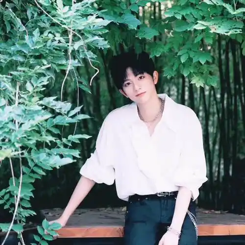 今天的照片太好看啦~还有谁没跟上的吗刘冠佑绝了!-娱乐视频-搜狐视频