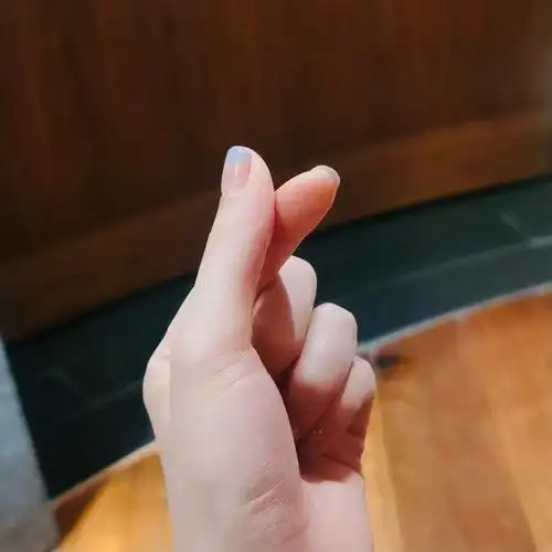 李溪芮和熊梓淇生日比心送祝福,女方被爆是双性恋?