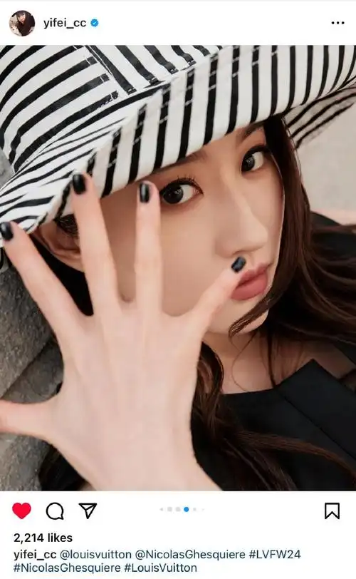 亦菲ig更新看秀look,  期待一会儿动态的亦菲释放美丽  #刘亦菲路易