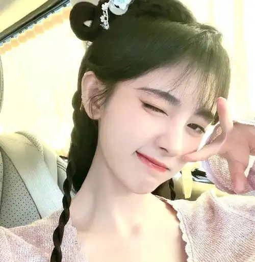 鞠婧祎分享剧组片场照笑容清纯甜美气质超好