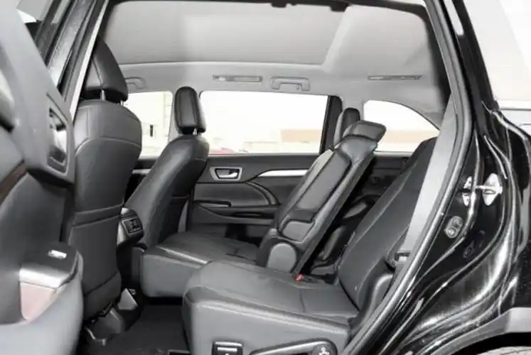 七座中型suv标杆 2019款丰田汉兰达到店入库实拍