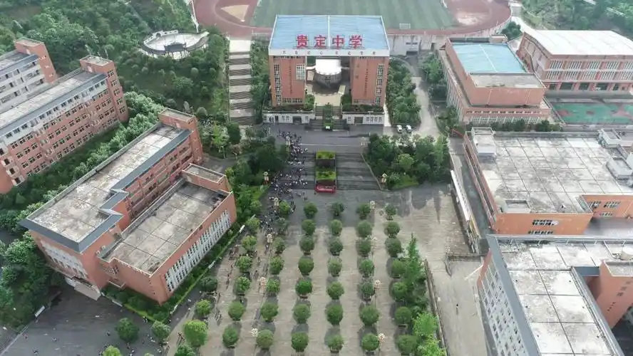 贵定高考第一天不负青春奔赴山海