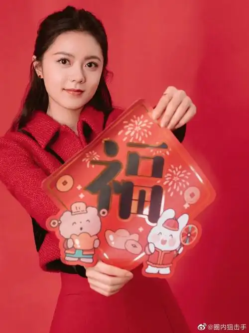 赵今麦春晚造型图有,年味感十足,大家觉得赵今麦的造型怎么样|赵今麦