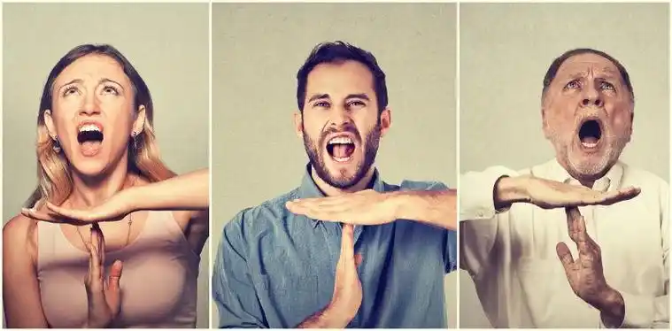 三个做着禁止动作的人