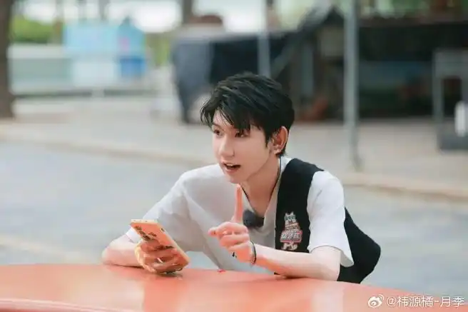 又在天明前开始想念陆地灯火——王源《18岁的一份答卷》    @tfboys