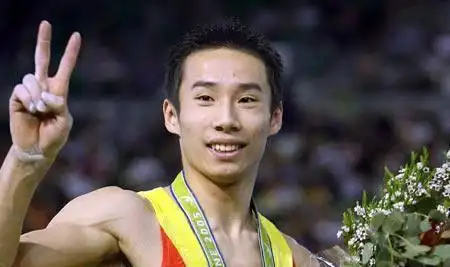 鞍马王子肖钦因女友诈骗消失4年如今靠兼职为生形象变化大