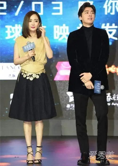 这下厉害了!身高曝光的杨幂成了行走的身高尺