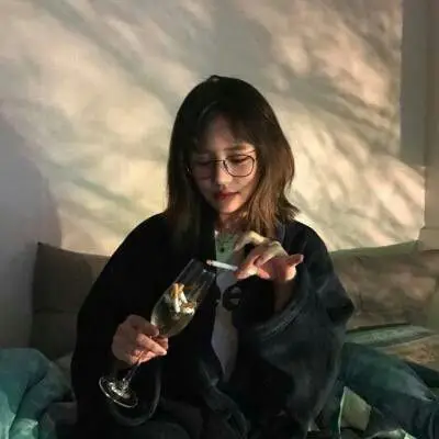 眼镜控头像女霸气精选戴眼镜女生头像