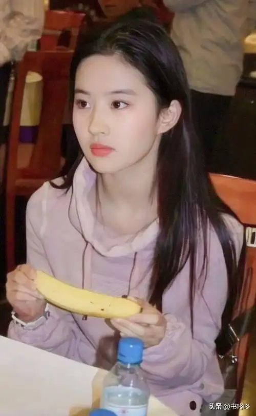 刘亦菲真实身材曝光,没有白幼瘦,她靠什么吸粉