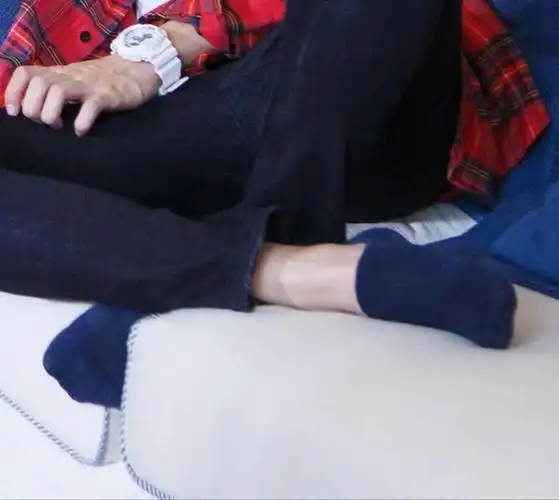 白敬亭夏至未至黑色船袜二