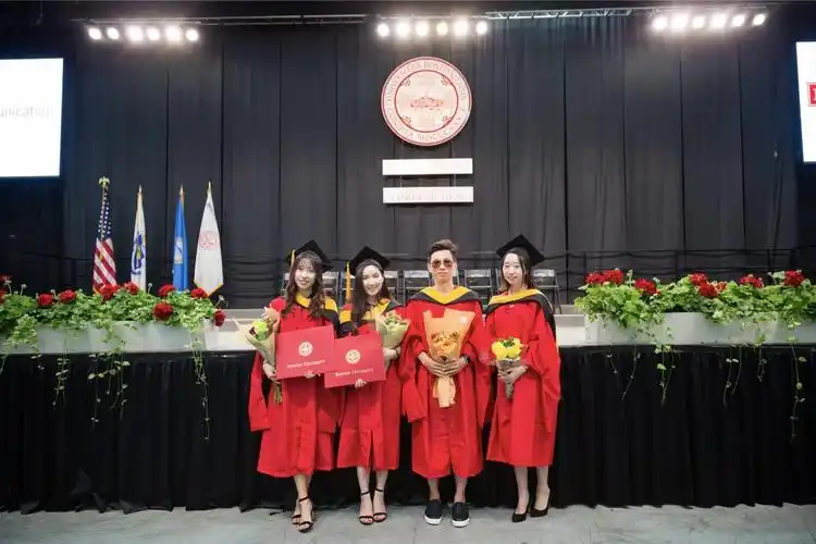 祝贺赵志鹏美国波士顿大学策划传媒学院硕士研究生毕业!学业有成!
