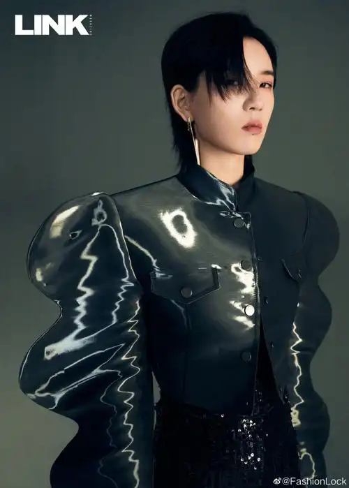 陆柯燃暗夜街头大片