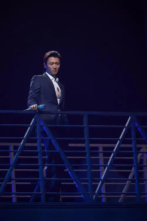 谢霆锋今天是锋味派##青年派计划##谢霆锋背头西装造型