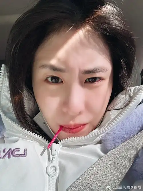 张碧晨元宵节自拍九宫格#张碧晨姐姐分享了可爱的元宵节九宫格自拍还