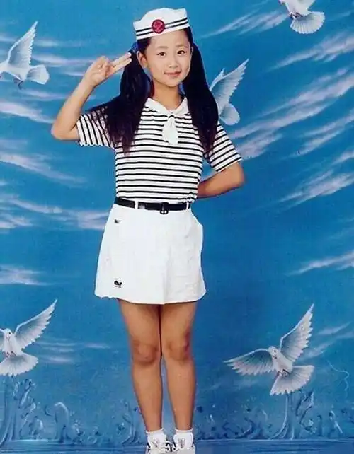 杨紫从1到27岁的照片,越来越有辨识度,网友:从小就是美人胚子_时候