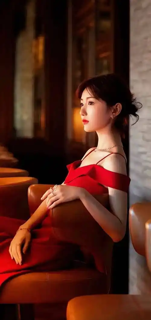 33岁毛晓彤,甜美可人身材有型,这个女神越来越有魅力了_时尚_观众