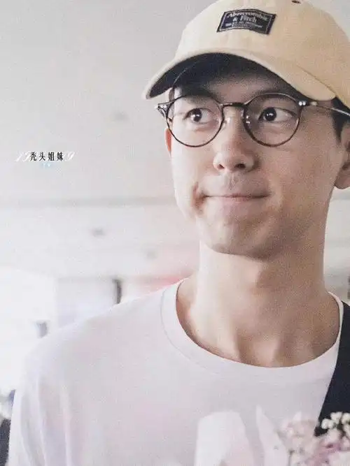 好可爱的小松鼠李现