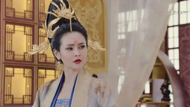 于明加版本的武则天,既高高在上,又绝对可亲,既寂寞,又高阔.