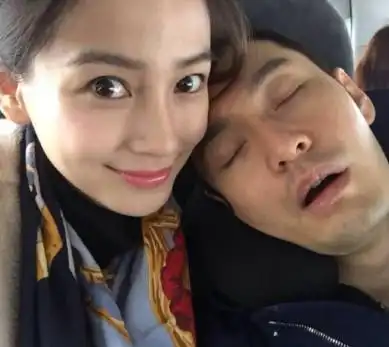 黄晓明给baby打电话忘关免提,对方说8个字全场炸锅:真敢说